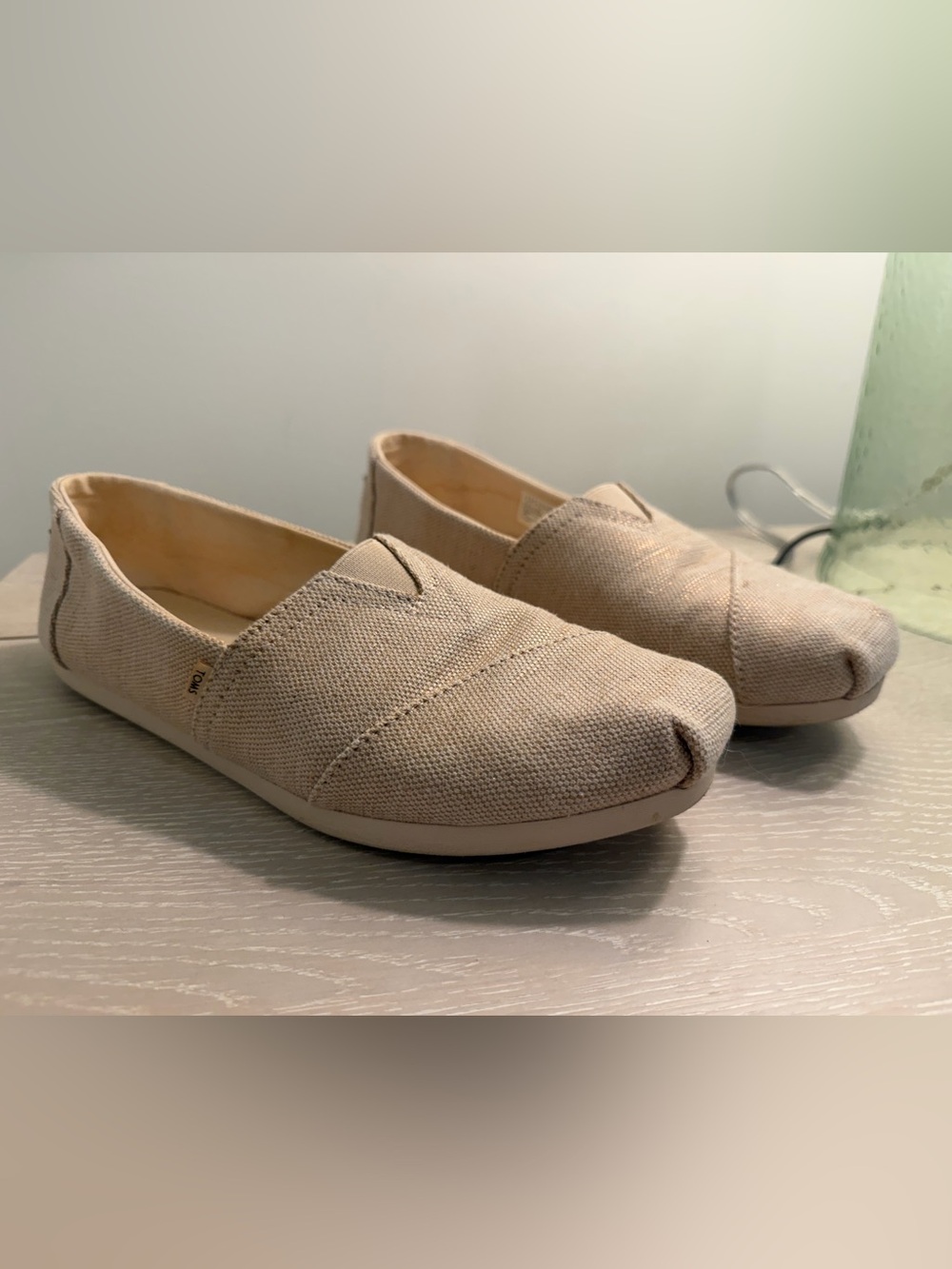 *EUC* Toms Gold-toned Tan Alpergatas